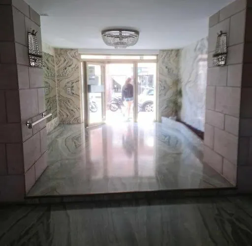 Le Diego Suarez, 5 Prs, Clim, 100m Des Plages Antibes